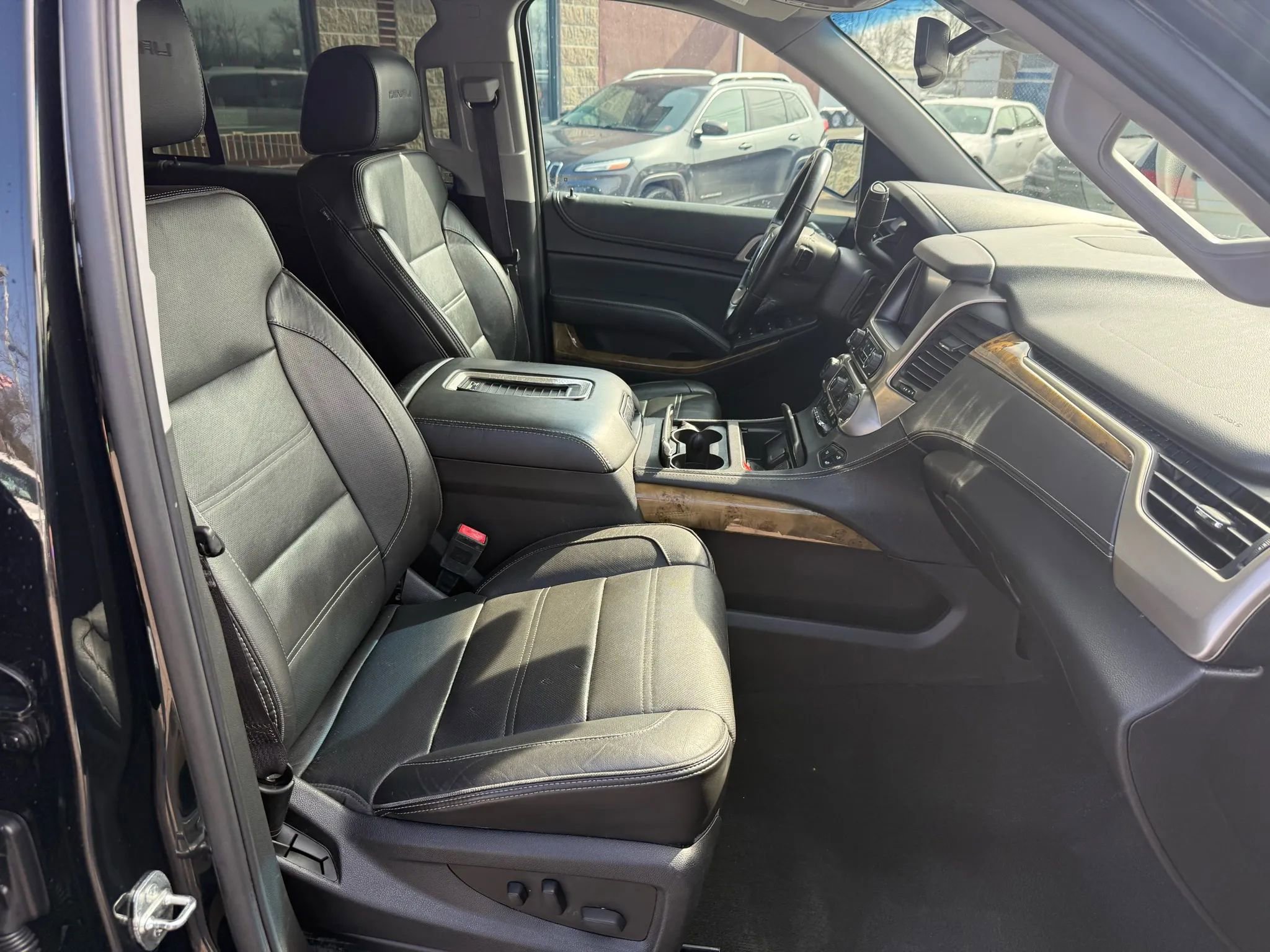 Used 2016 GMC Yukon Denali w/ Open Road Package image 39
