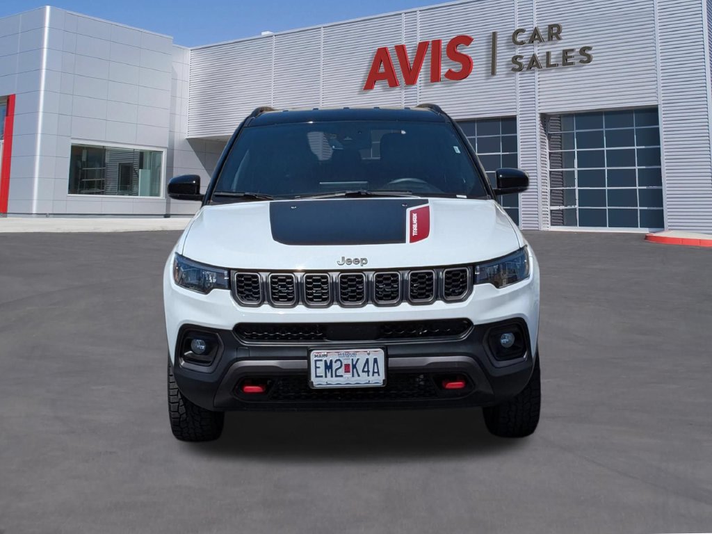 Used 2025 Jeep Compass Trailhawk AWD/4WD image 2