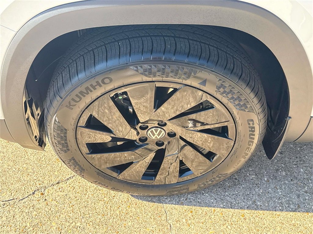 New 2026 Volkswagen Atlas Cross Sport SE image 6