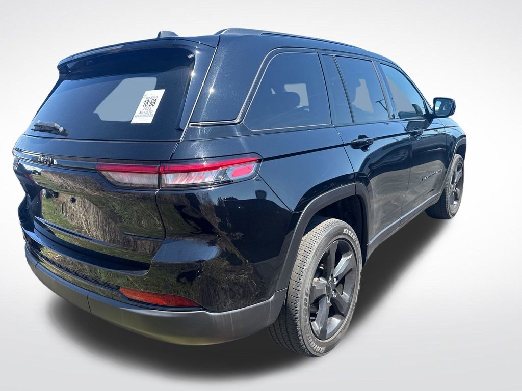 Used 2023 Jeep Grand Cherokee Altitude image 2