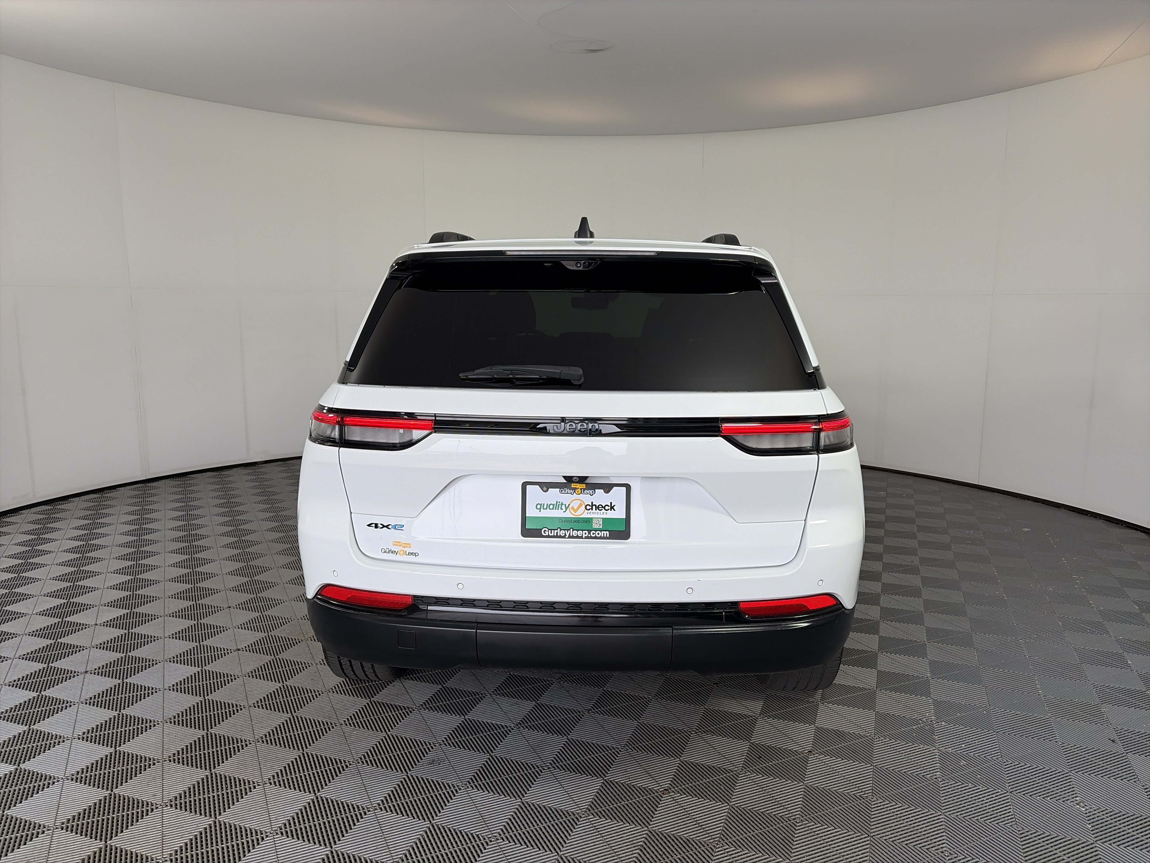 Used 2023 Jeep Grand Cherokee 4WD 4xe w/ Luxury Tech Group II image 9