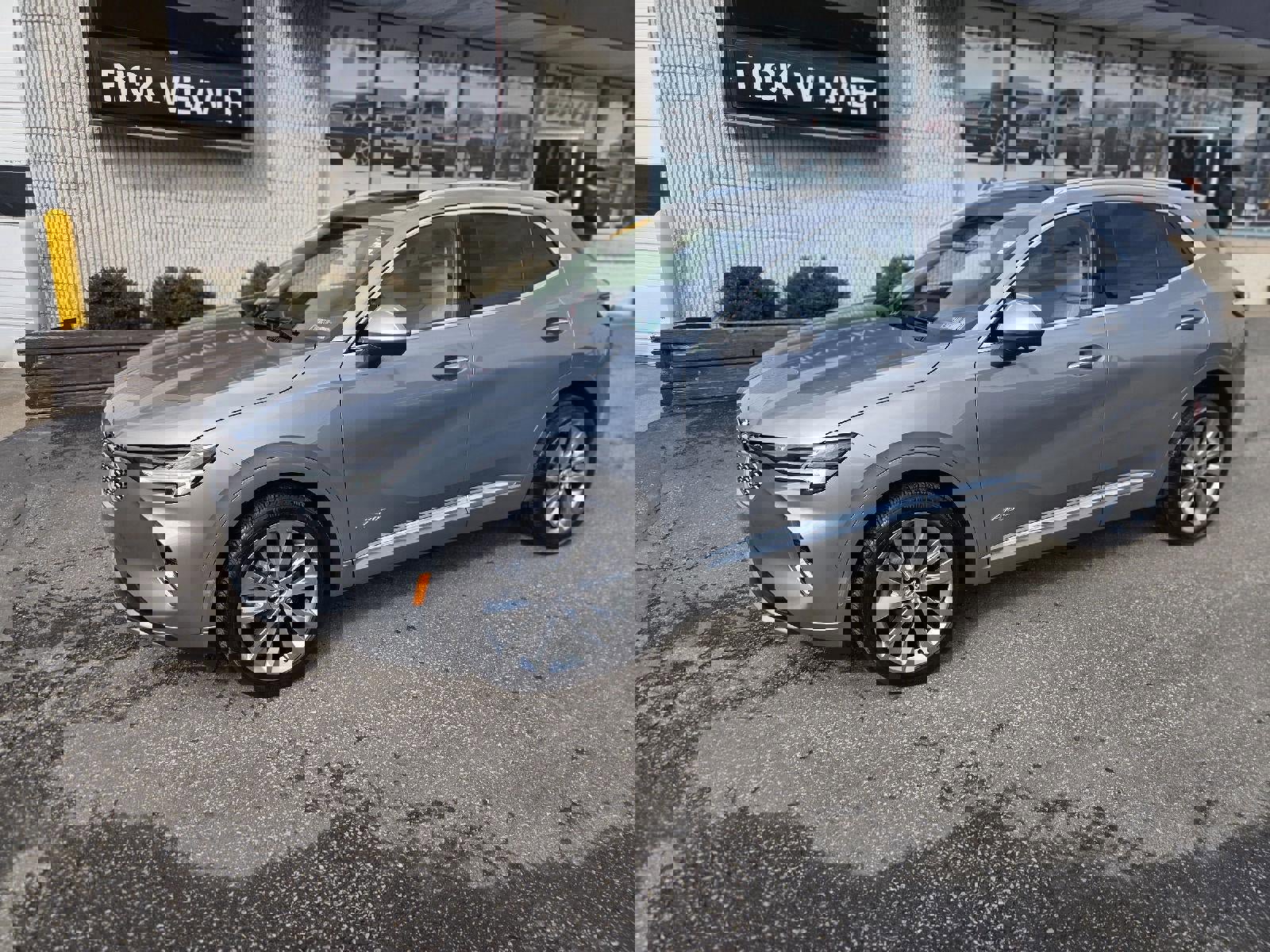 Certified 2023 Buick Envision Avenir image 3