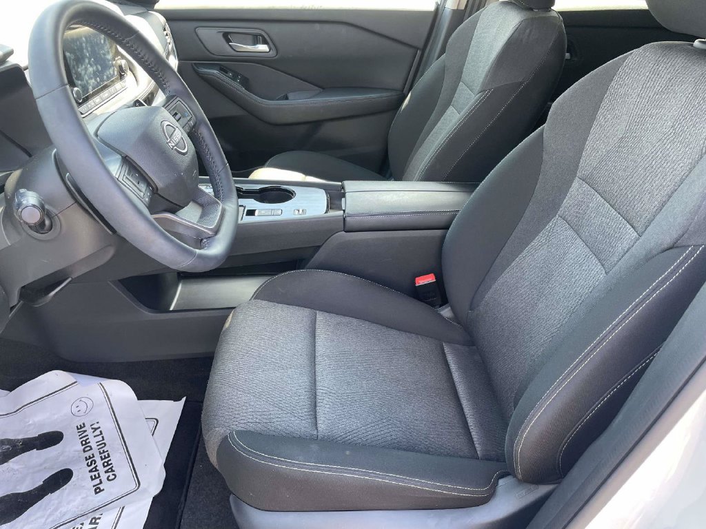 Used 2025 Nissan Rogue SV FWD image 13