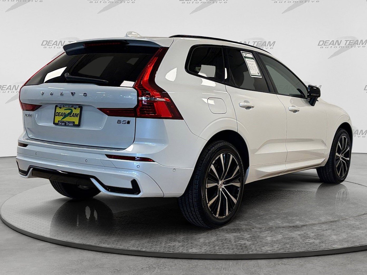 Used 2024 Volvo XC60 B5 Plus w/ Protection Package Premier AWD/4WD image 4