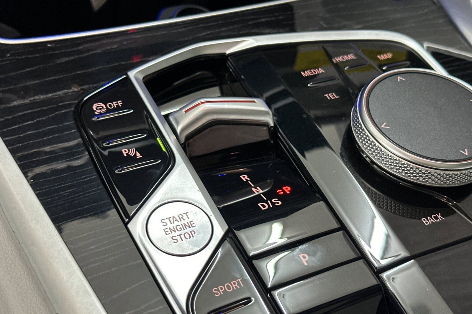 Certified 2024 BMW X6 xDrive40i w/ Premium Package image 26