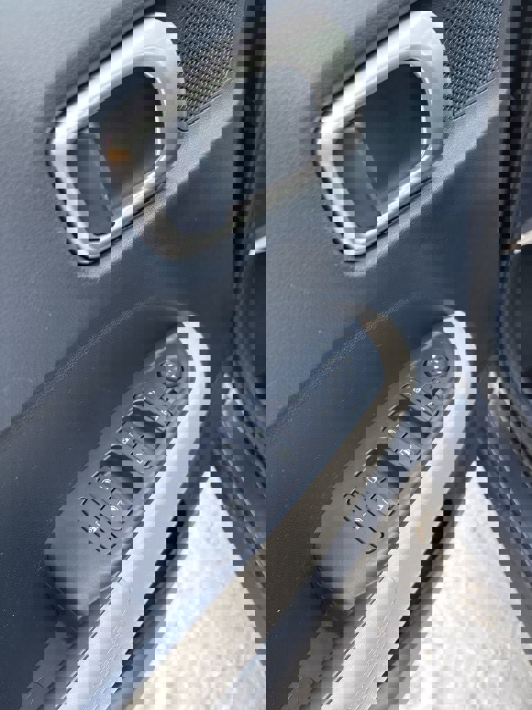 Used 2020 Hyundai Venue image 12