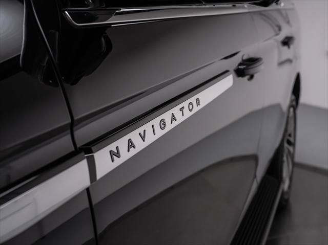 New 2026 Lincoln Navigator Premiere AWD/4WD image 13