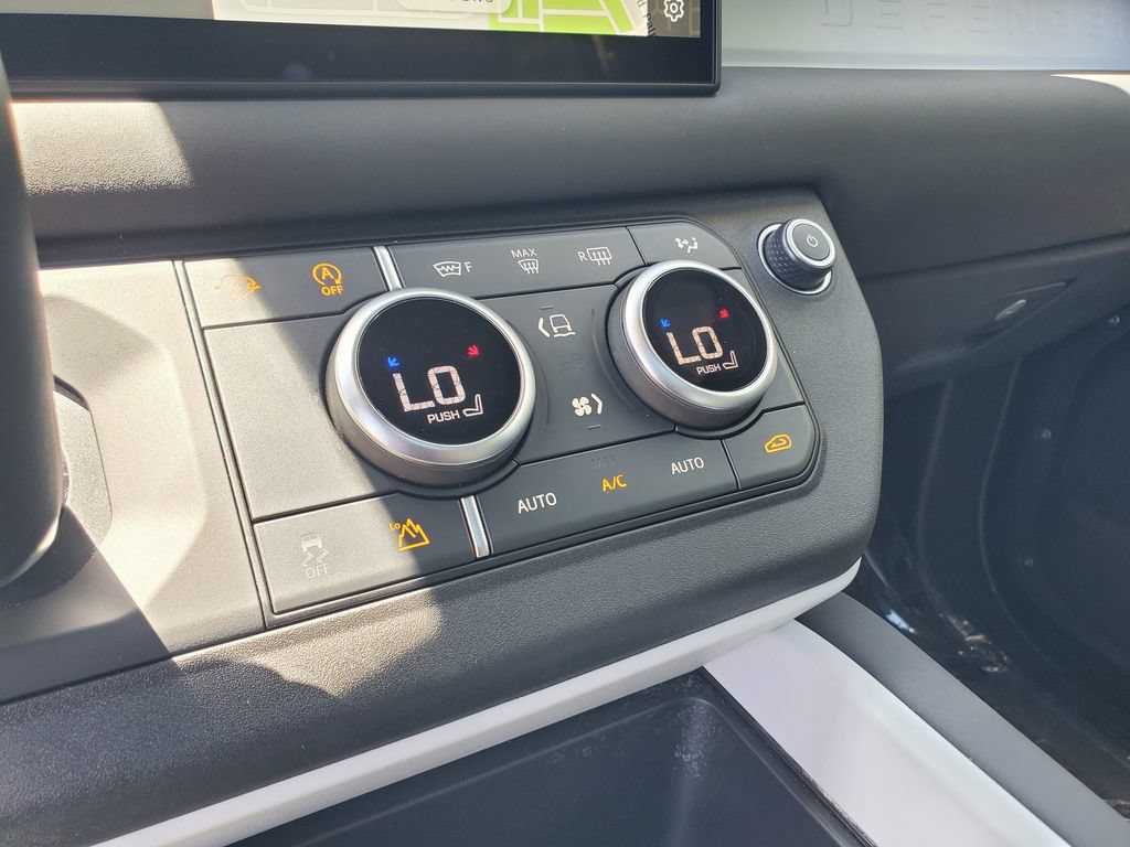 Used 2025 Land Rover Defender 110 S AWD/4WD image 29