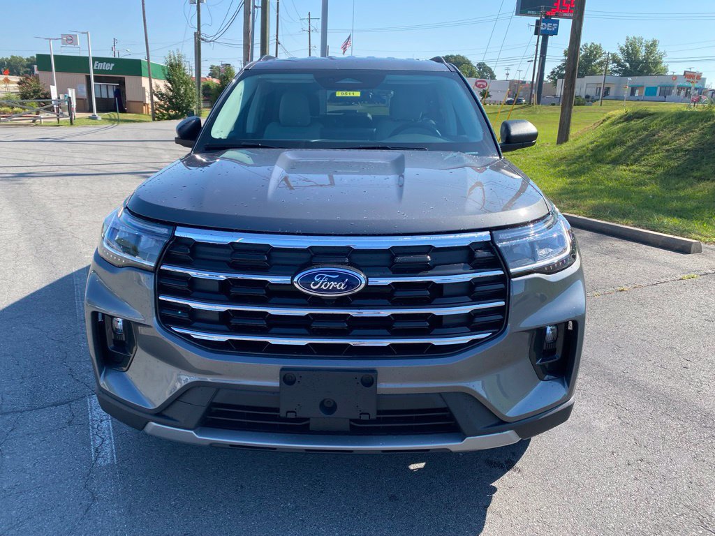 New 2026 Ford Explorer Active w/ Active Comfort Package AWD/4WD image 2