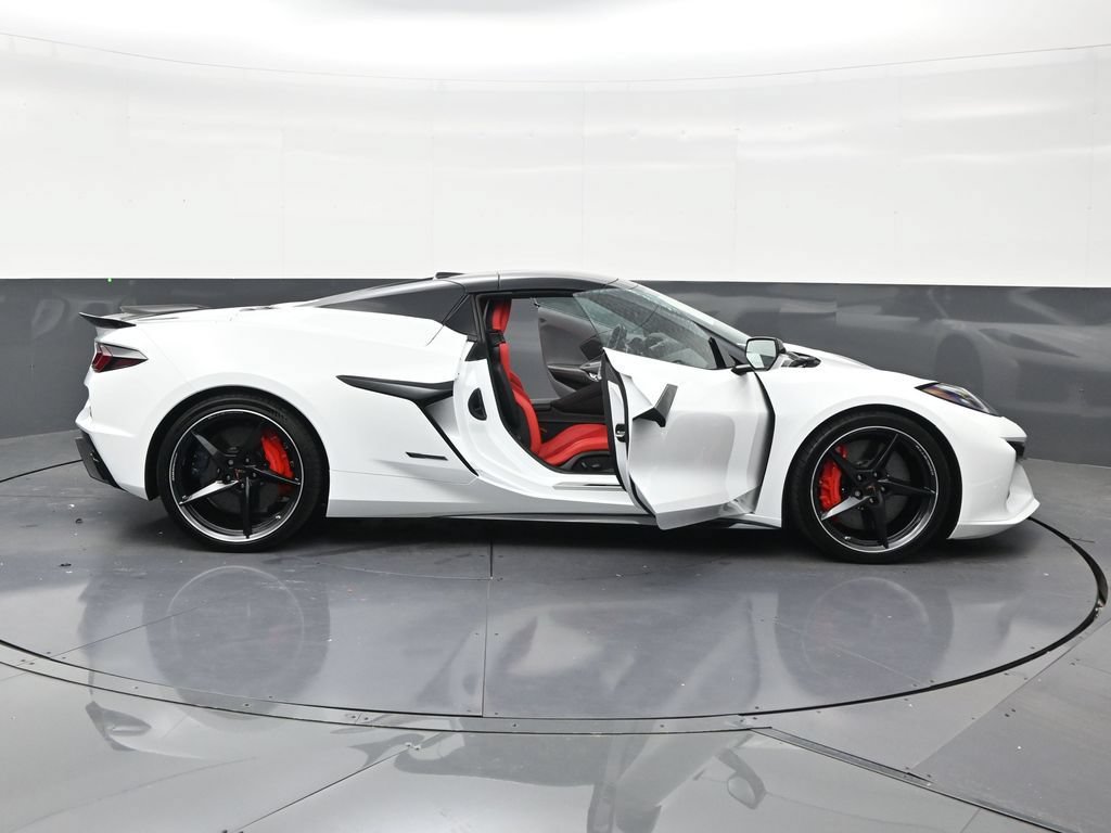 Used 2025 Chevrolet Corvette E-Ray AWD/4WD image 29