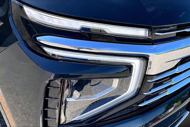 Used 2025 Chevrolet Suburban LT AWD/4WD image 29