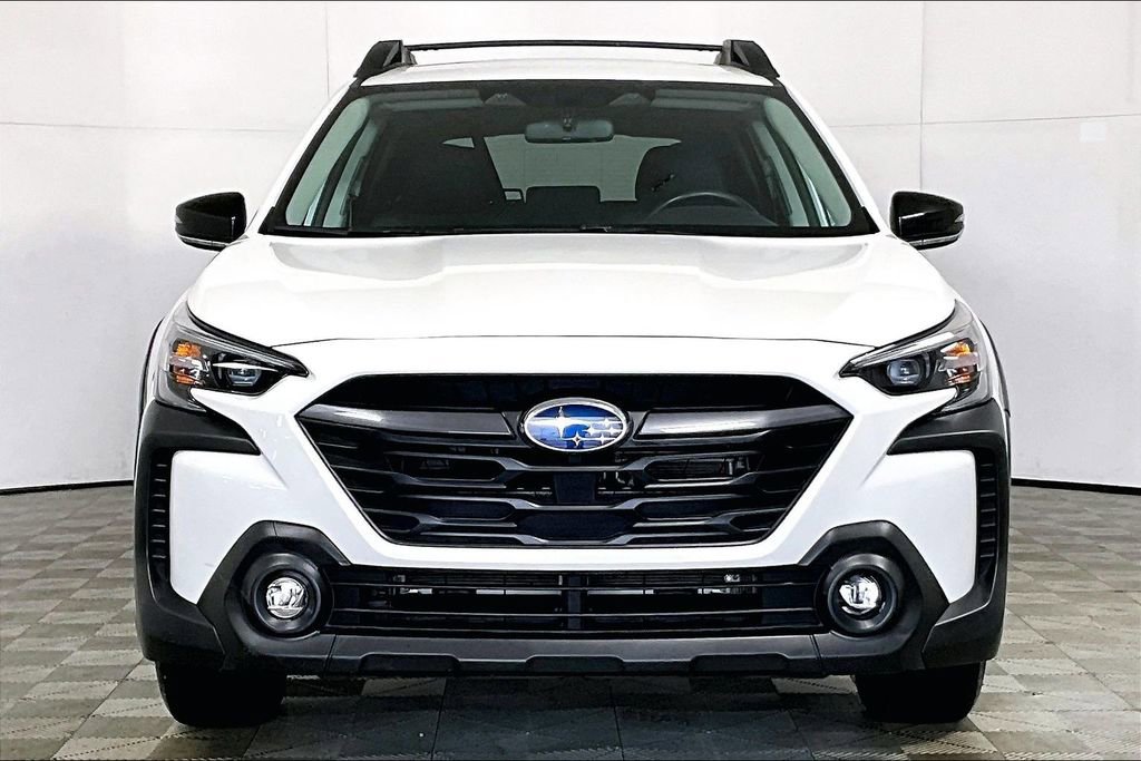 Used 2025 Subaru Outback Premium image 3