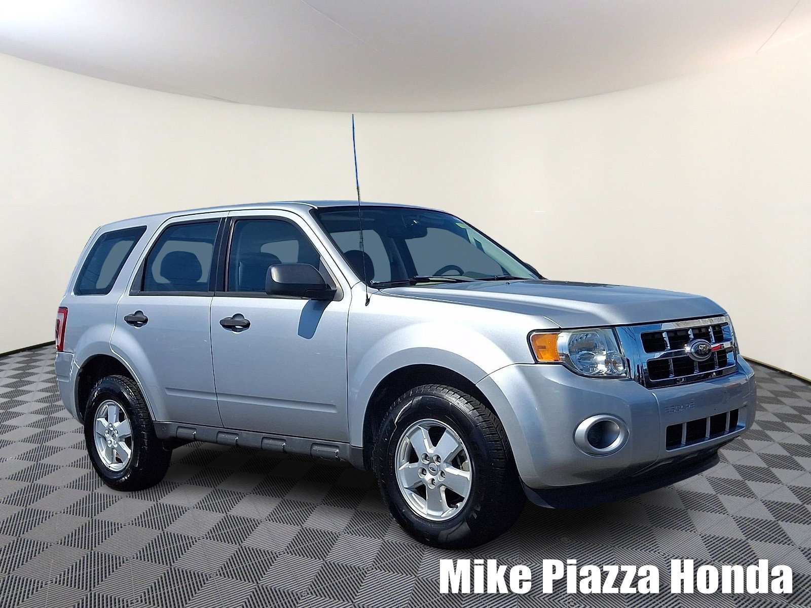 Used 2012 Ford Escape XLS FWD image 1