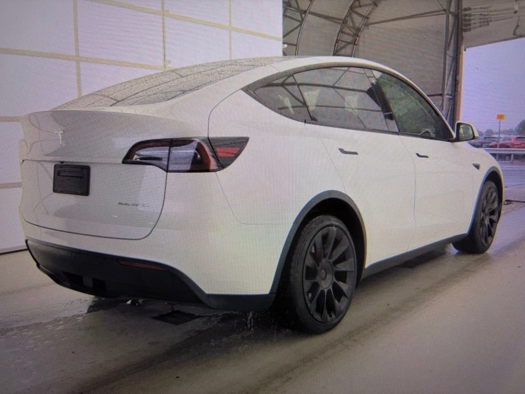 Used 2023 Tesla Model Y Long Range AWD/4WD image 4
