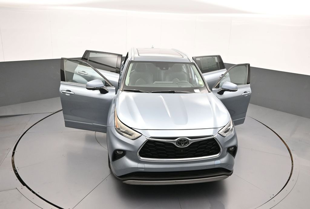 Certified 2020 Toyota Highlander Platinum w/ Preferred Accessory Package AWD/4WD image 49