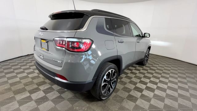 Used 2022 Jeep Compass Limited w/ Mopar Graphics Package AWD/4WD image 4