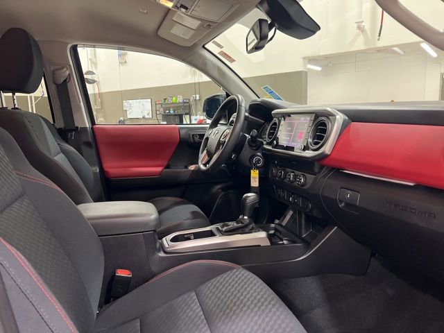 Used 2020 Toyota Tacoma SR5 w/ Technology Package image 11