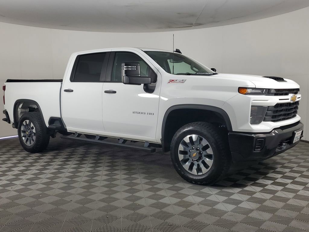 Used 2024 Chevrolet Silverado 2500 Custom w/ Custom Value Package image 2