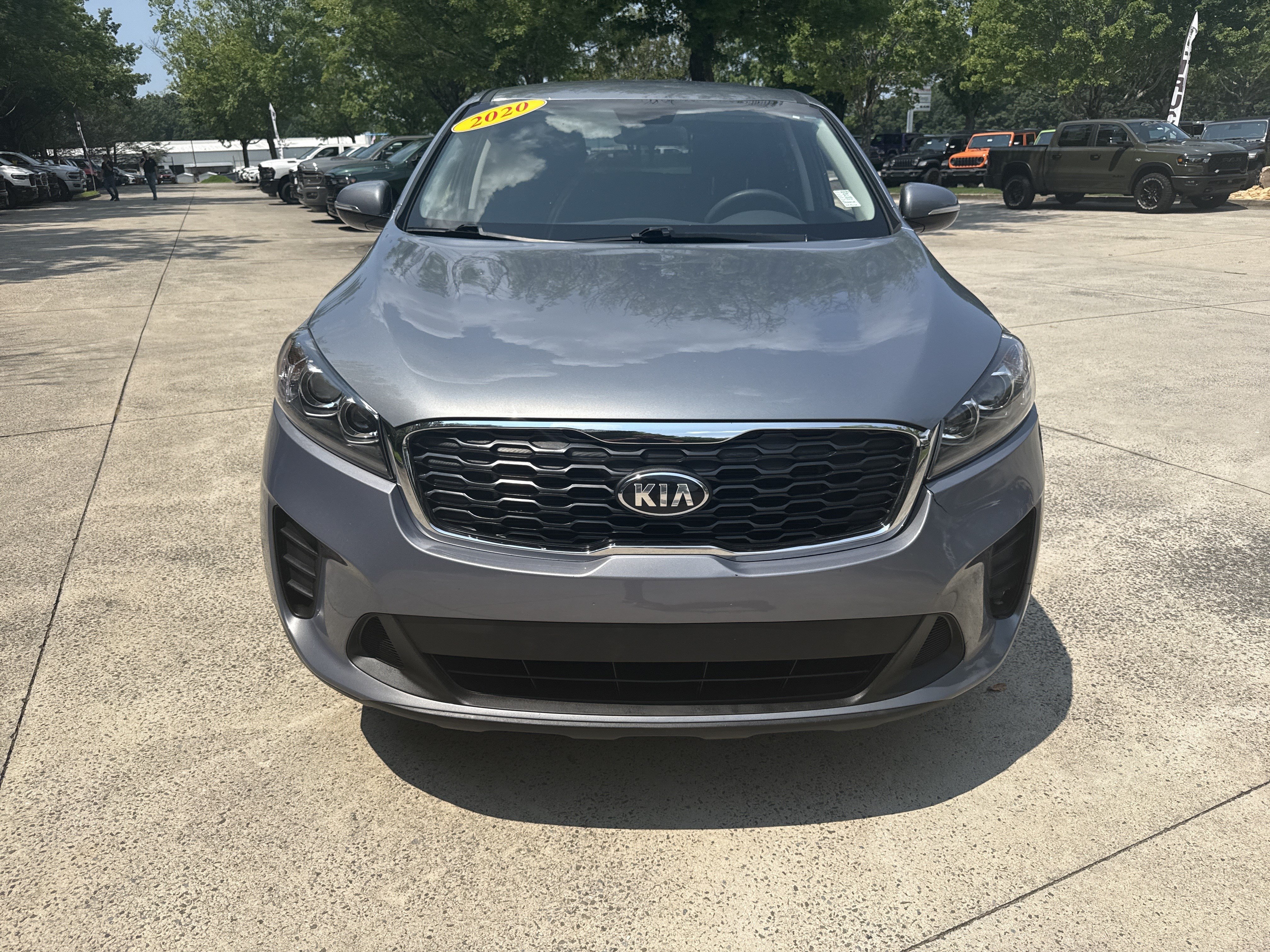 Used 2020 Kia Sorento LX FWD image 2
