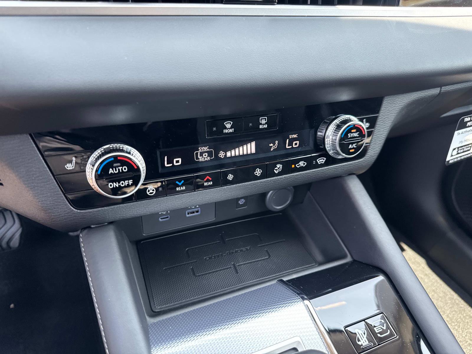 New 2025 Mitsubishi Outlander SEL image 24