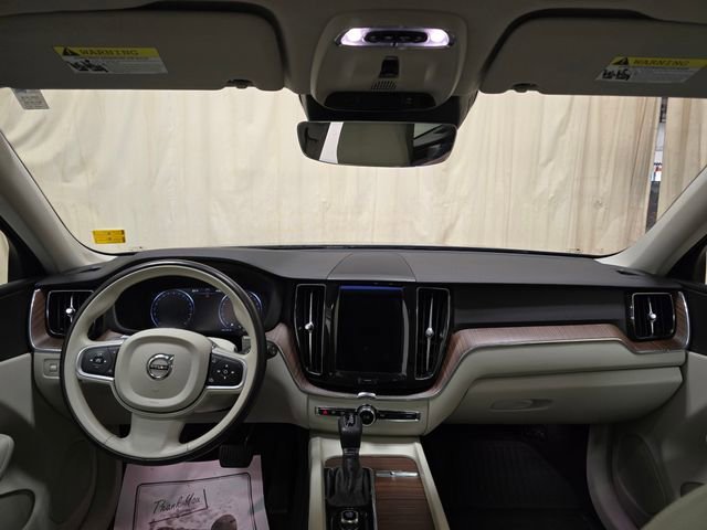Used 2021 Volvo XC60 T5 Momentum AWD/4WD image 24