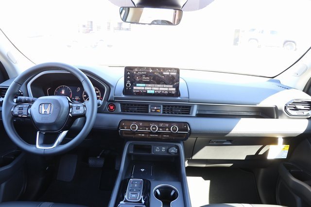 New 2025 Honda Pilot Touring image 12