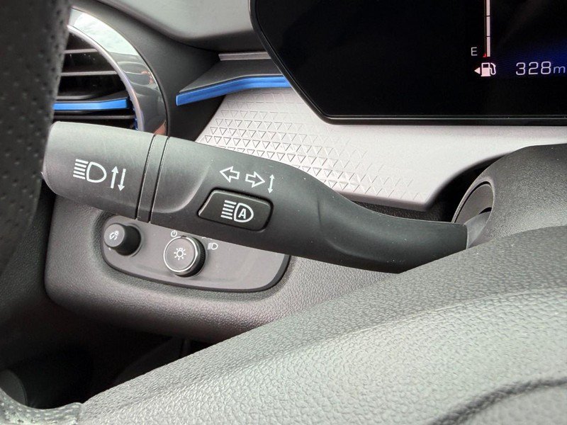 Used 2025 Chevrolet Trax LT FWD image 27