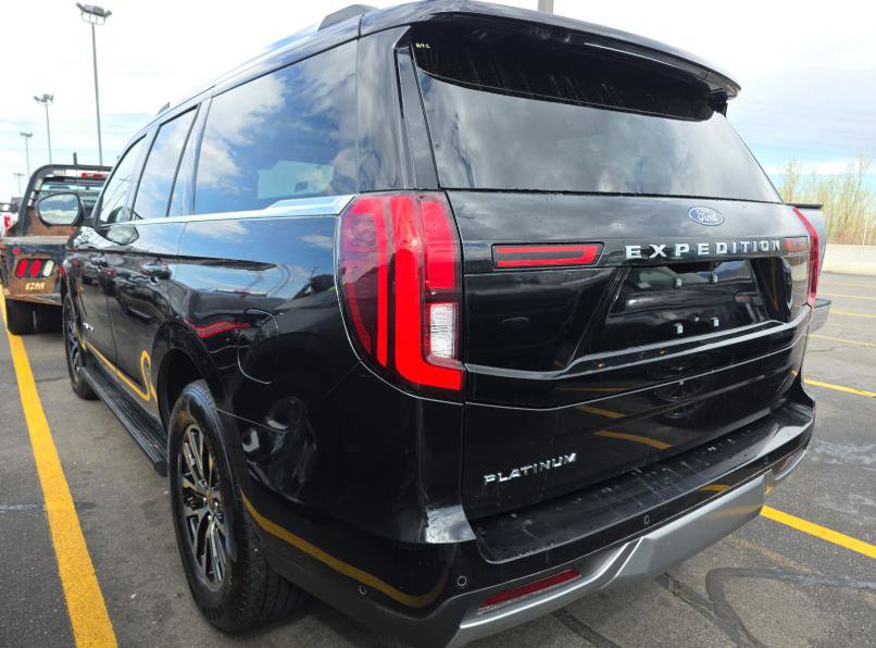 Used 2025 Ford Expedition Platinum AWD/4WD image 2