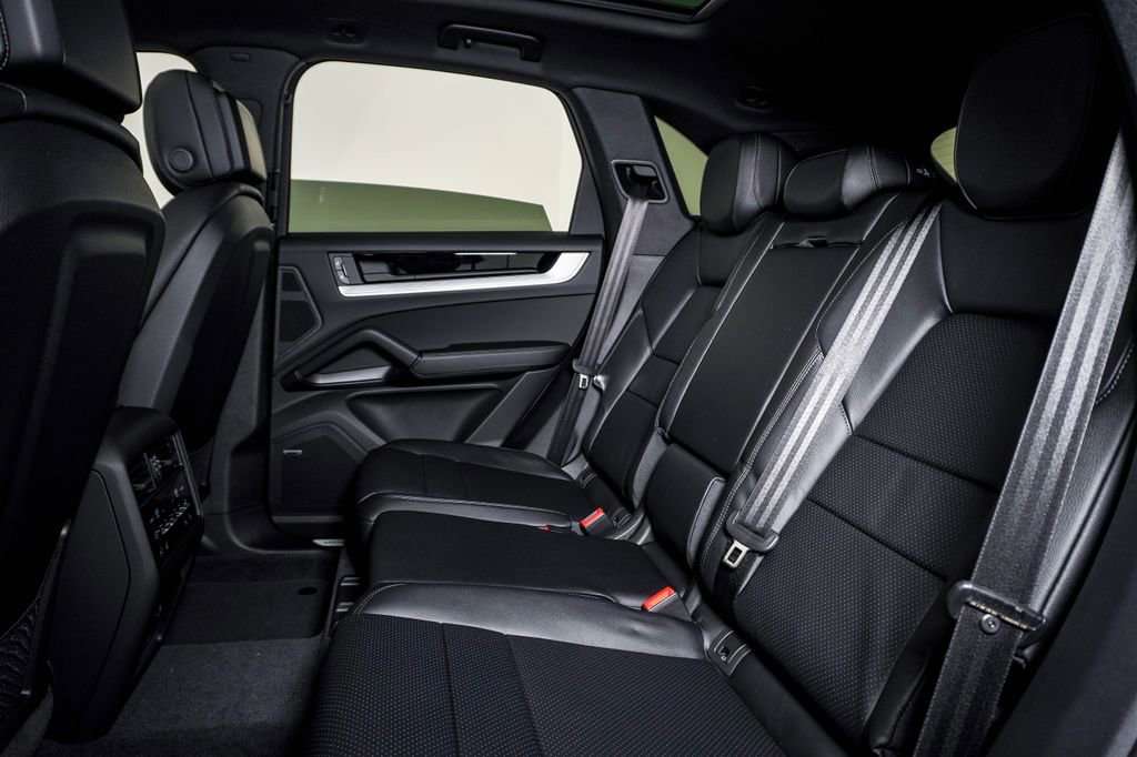 New 2026 Porsche Cayenne image 17
