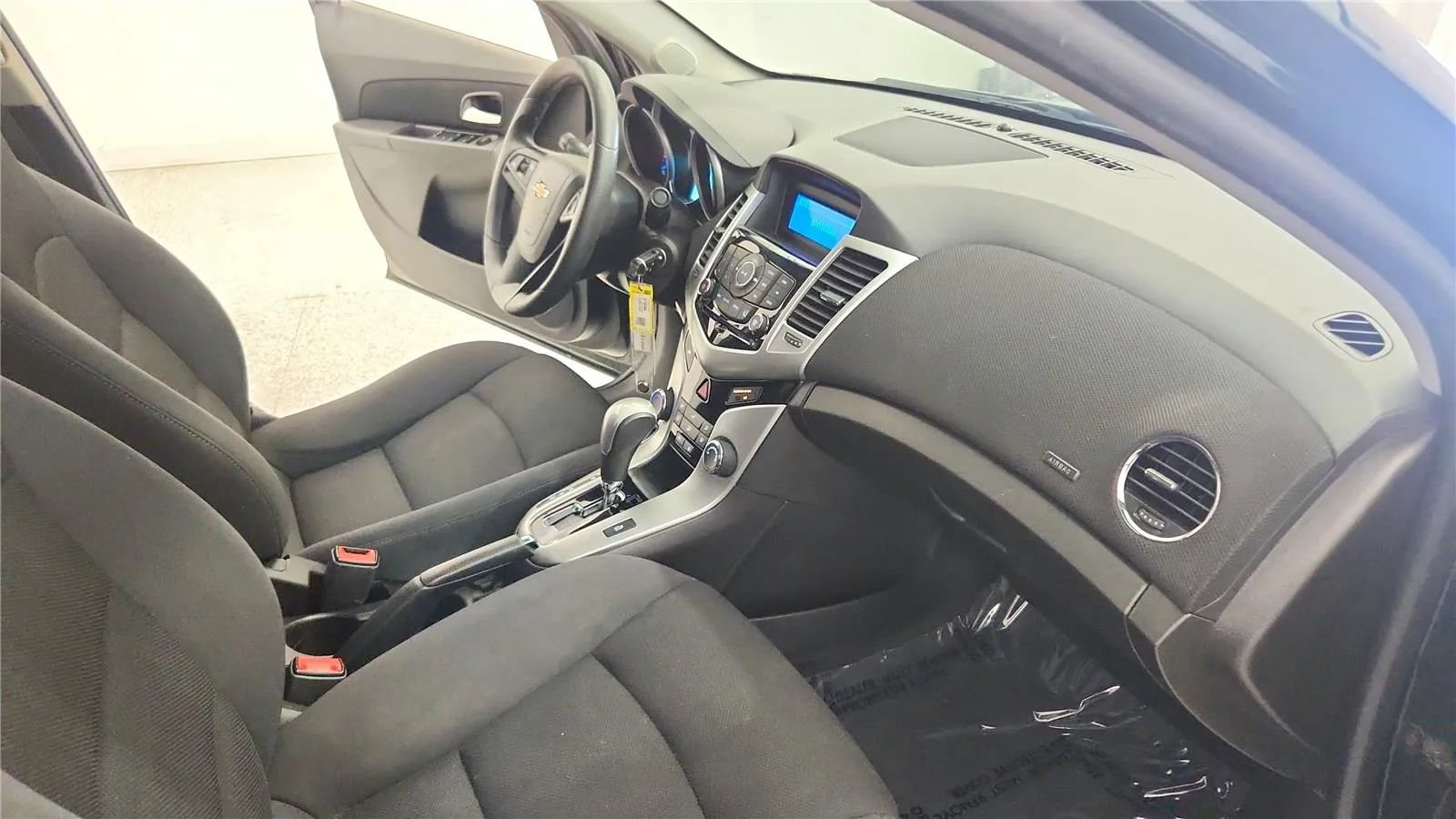 Used 2015 Chevrolet Cruze LT FWD image 25