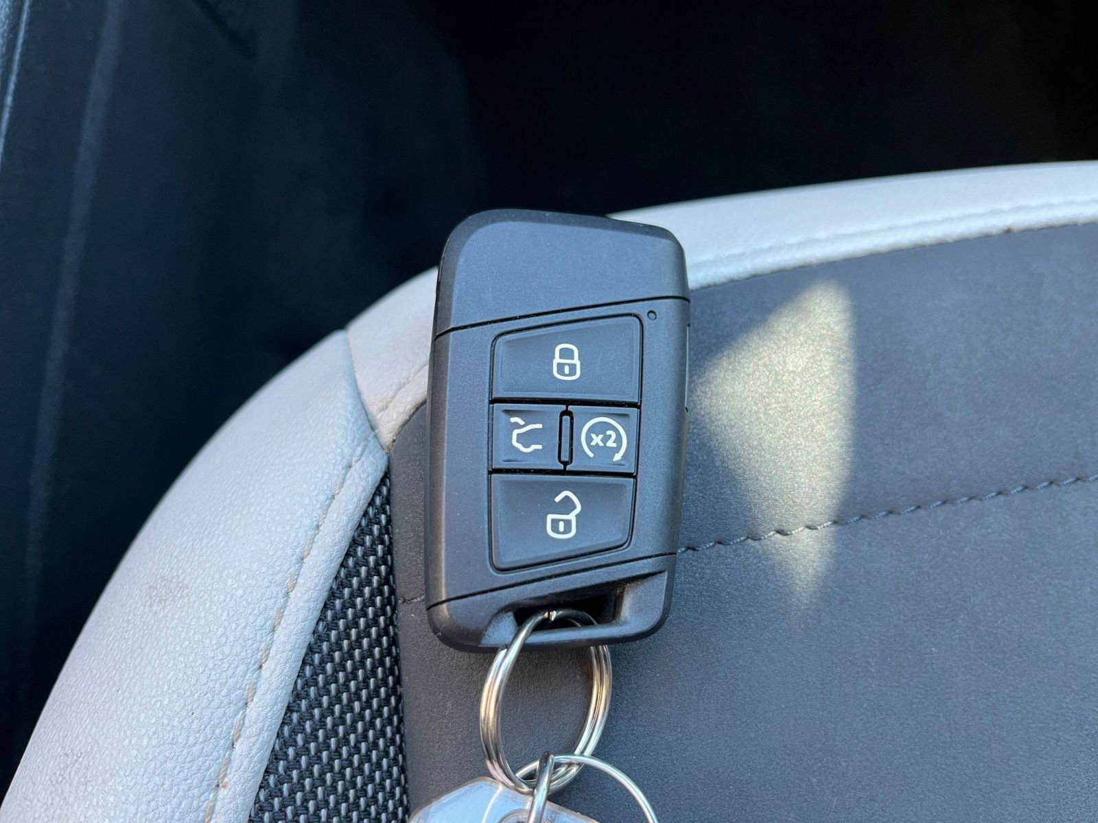 Used 2025 Volkswagen Taos SE FWD image 21