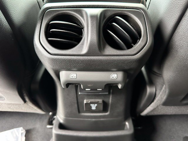 Used 2025 Jeep Wrangler Unlimited Sahara AWD/4WD image 24