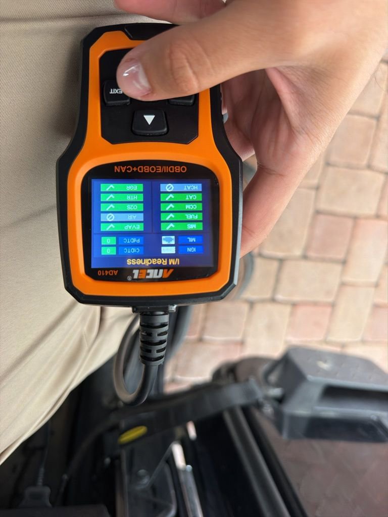 Used 2009 Jeep Wrangler Unlimited Rubicon w/ Dual Top Group image 30