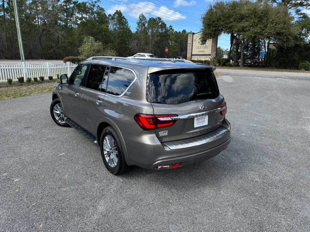 Used 2019 INFINITI QX80 Luxe image 4