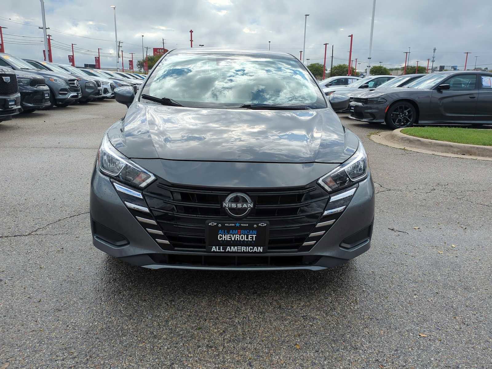 Used 2024 Nissan Versa SV image 3