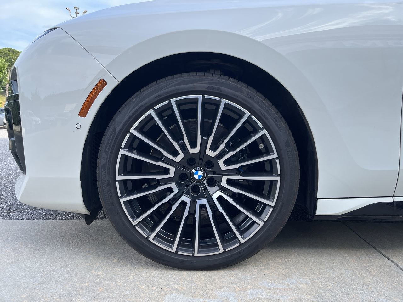 Used 2025 BMW 740i w/ Premium Package RWD image 13