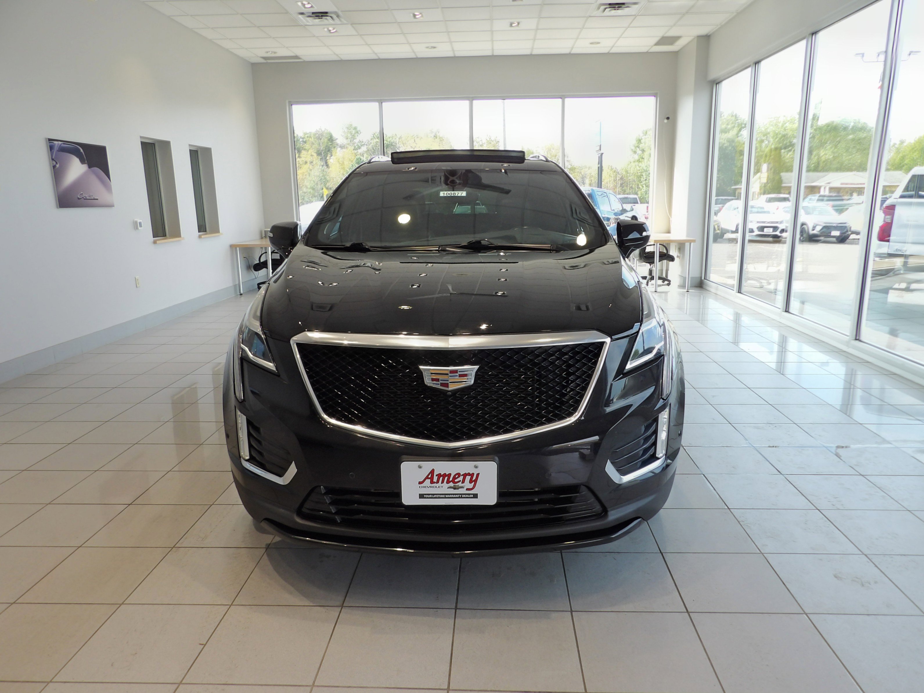 Used 2022 Cadillac XT5 Sportv w/ Platinum Package AWD/4WD image 2