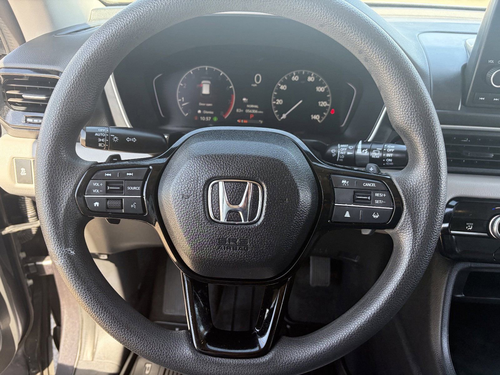 Used 2023 Honda Pilot LX image 24