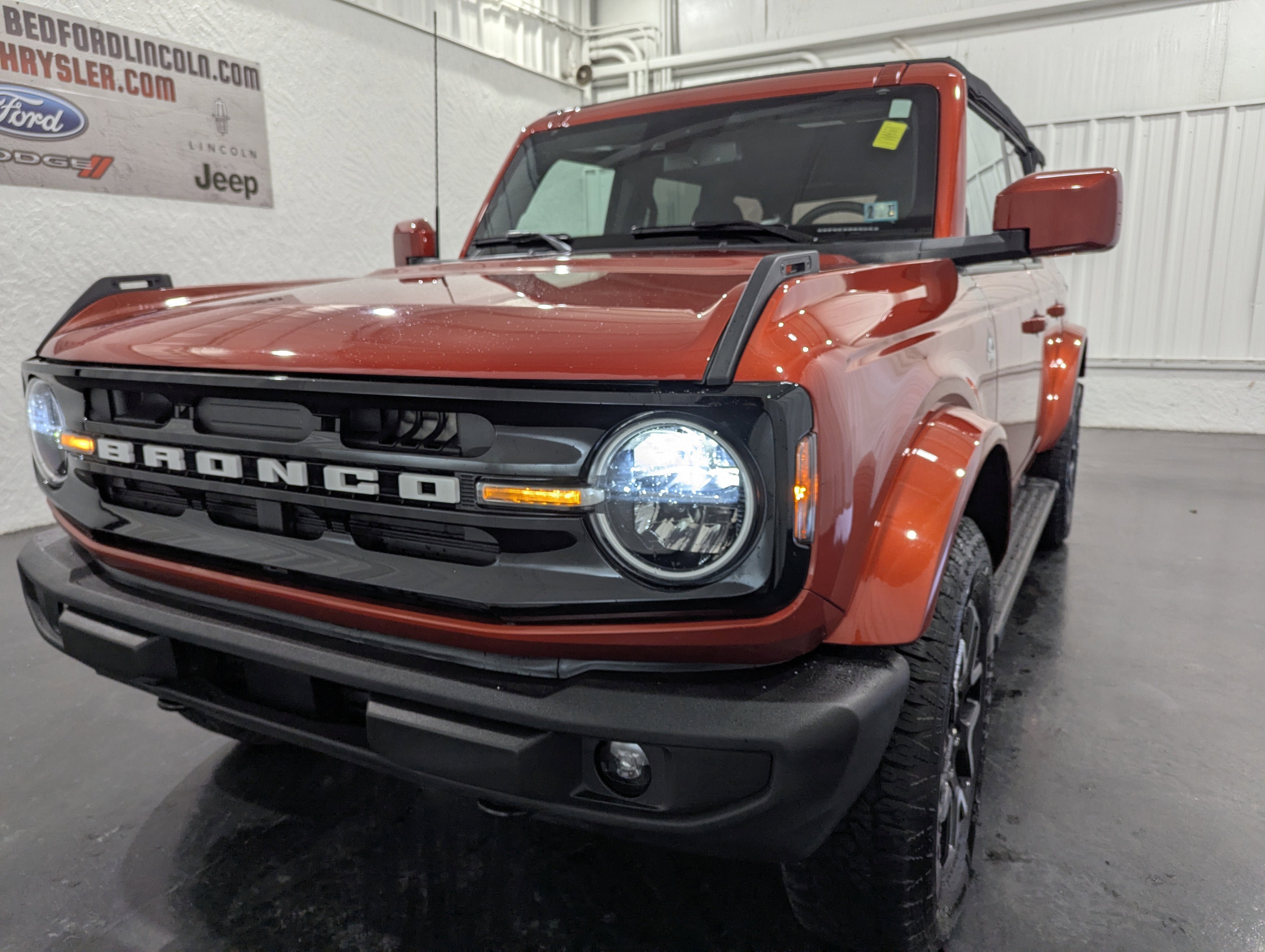 Used 2023 Ford Bronco Outer Banks AWD/4WD image 3