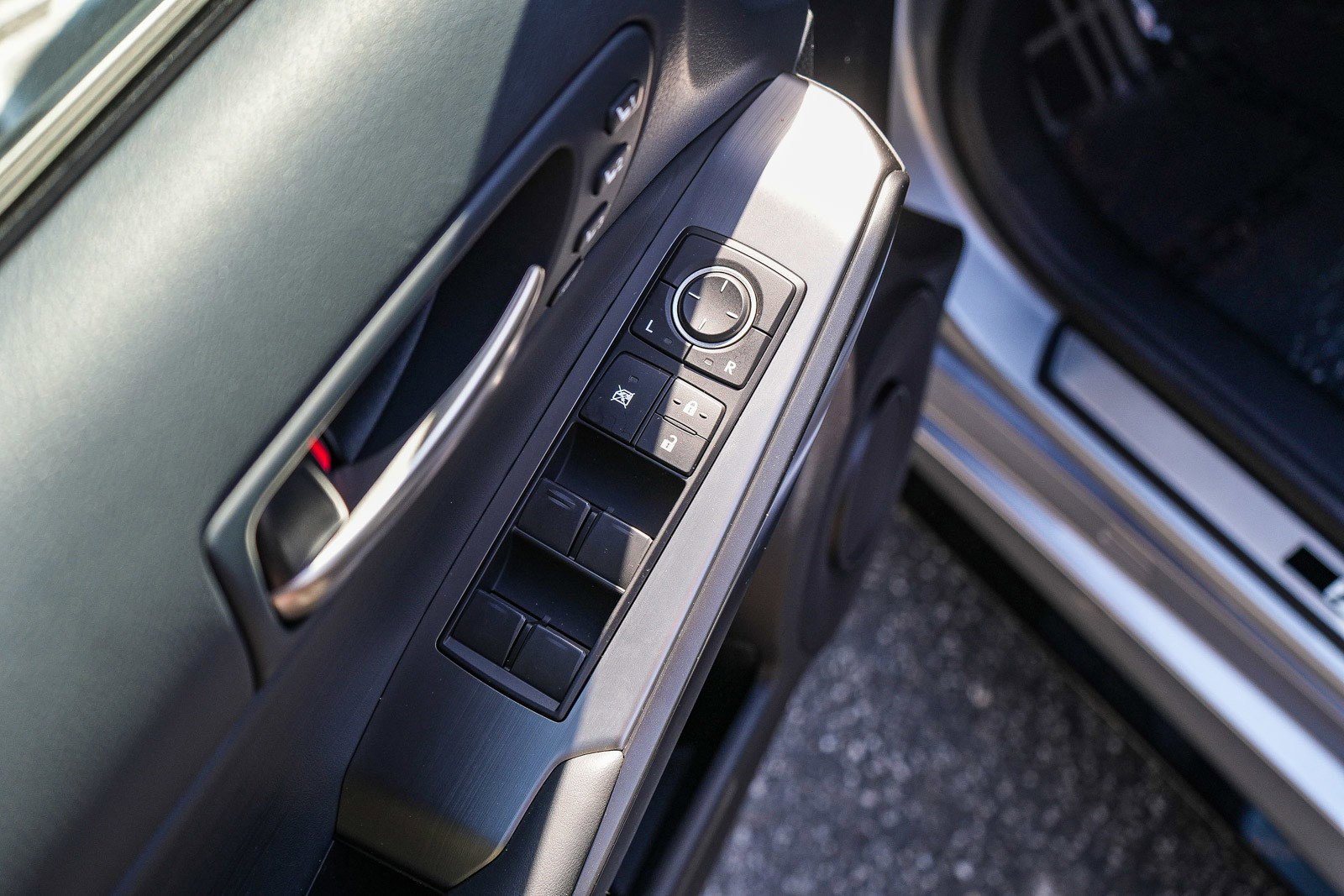 Used 2024 Lexus IS 500 RWD image 21