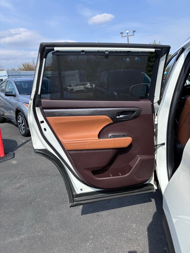 Used 2020 Toyota Highlander Platinum AWD/4WD image 50