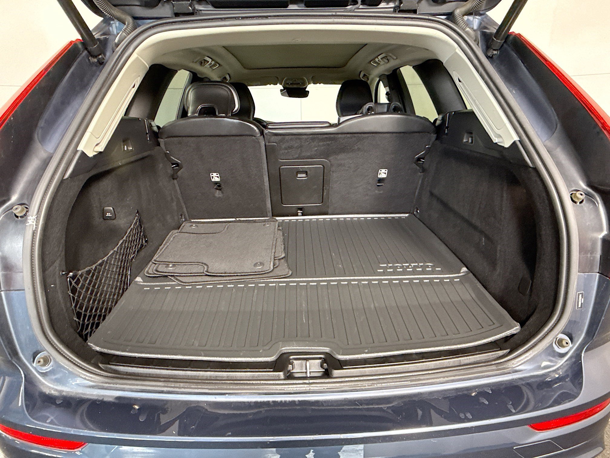 Used 2024 Volvo XC60 T8 Core image 35