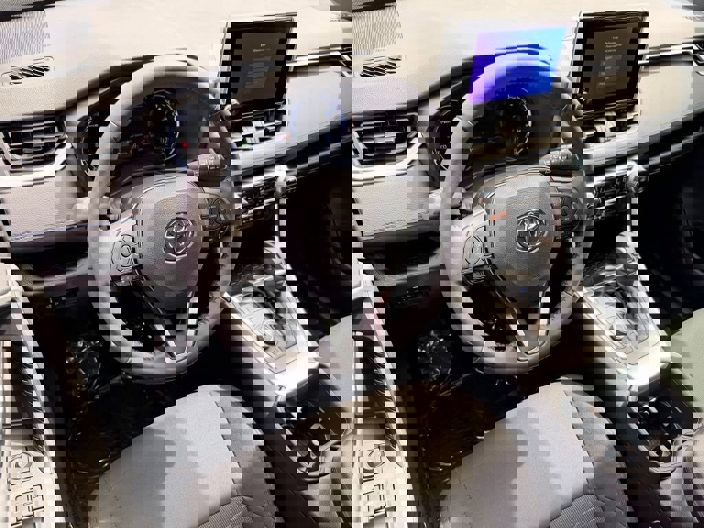 Used 2023 Toyota RAV4 SE image 21