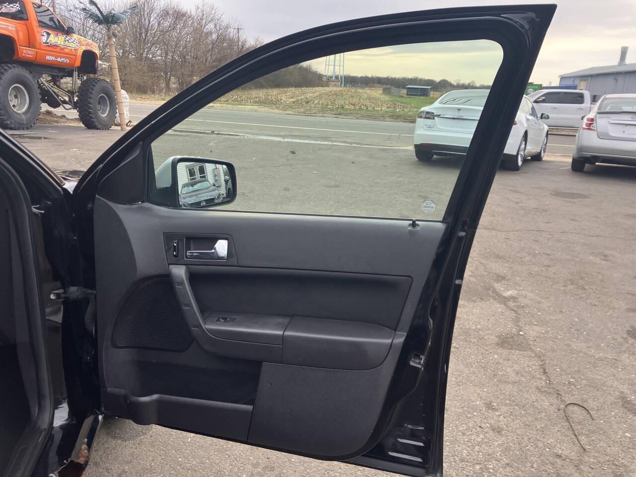 Used 2008 Ford Focus SES FWD image 19