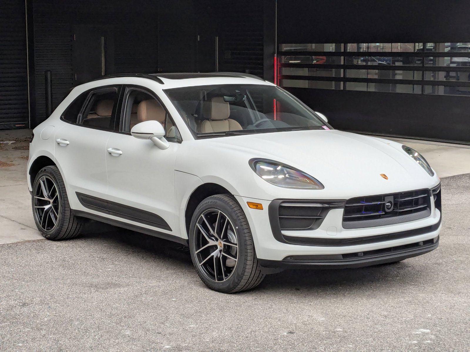 Certified 2026 Porsche Macan AWD/4WD image 7