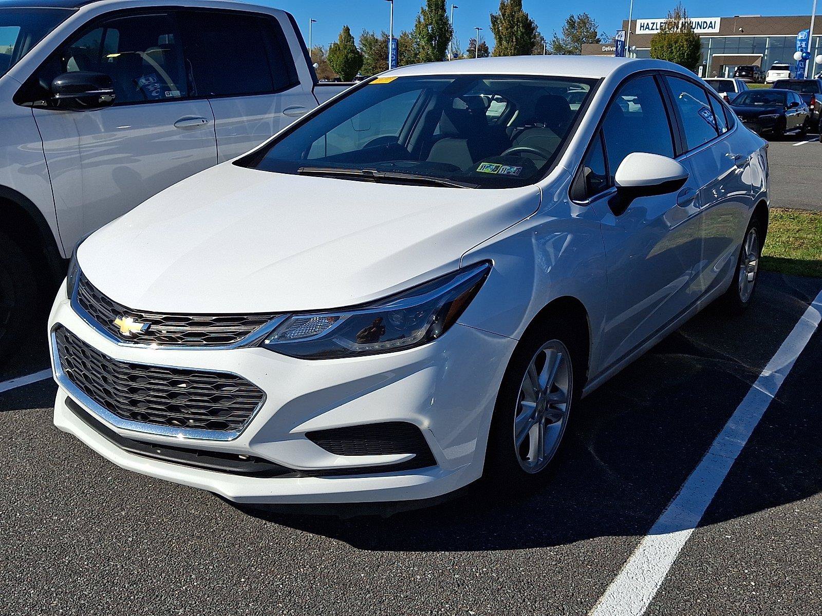 Used 2018 Chevrolet Cruze LT FWD image 3