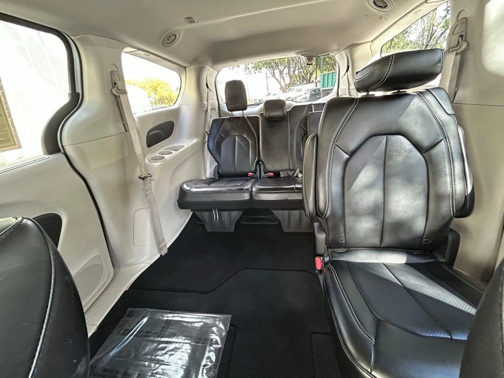 Certified 2024 Chrysler Pacifica Touring-L image 13