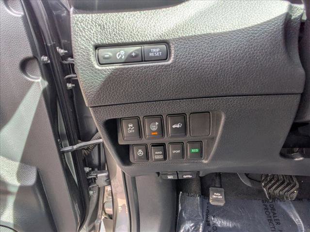 Used 2017 Nissan Rogue SV w/ SV Premium Package image 19