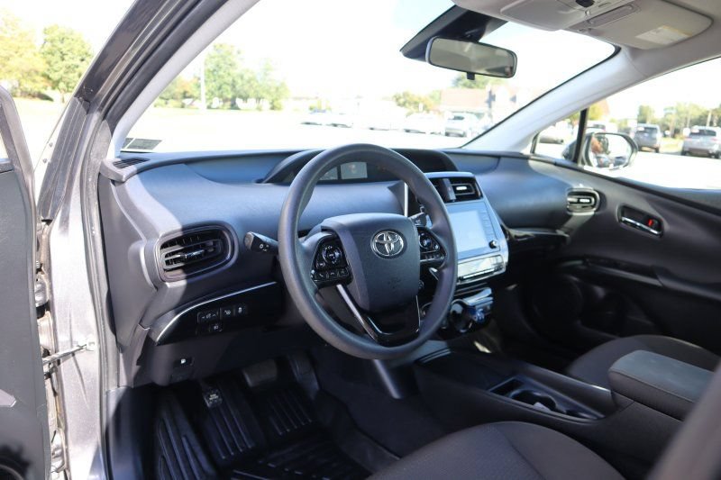 Used 2021 Toyota Prius LE FWD image 10