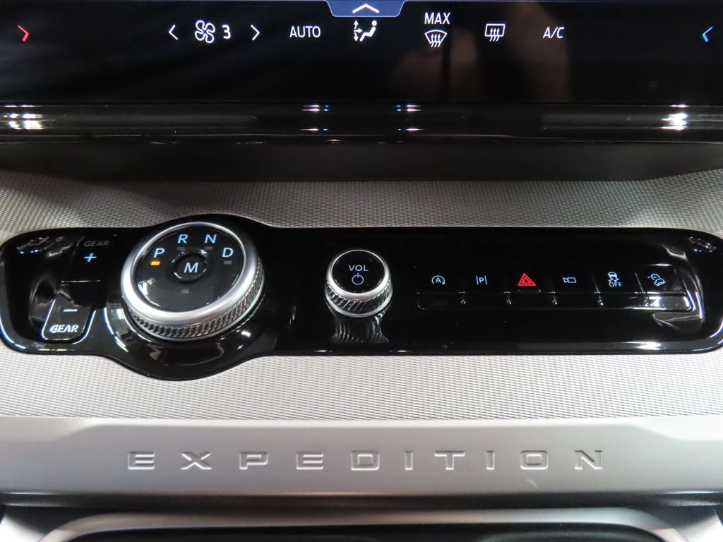 Used 2025 Ford Expedition Max Active AWD/4WD image 68